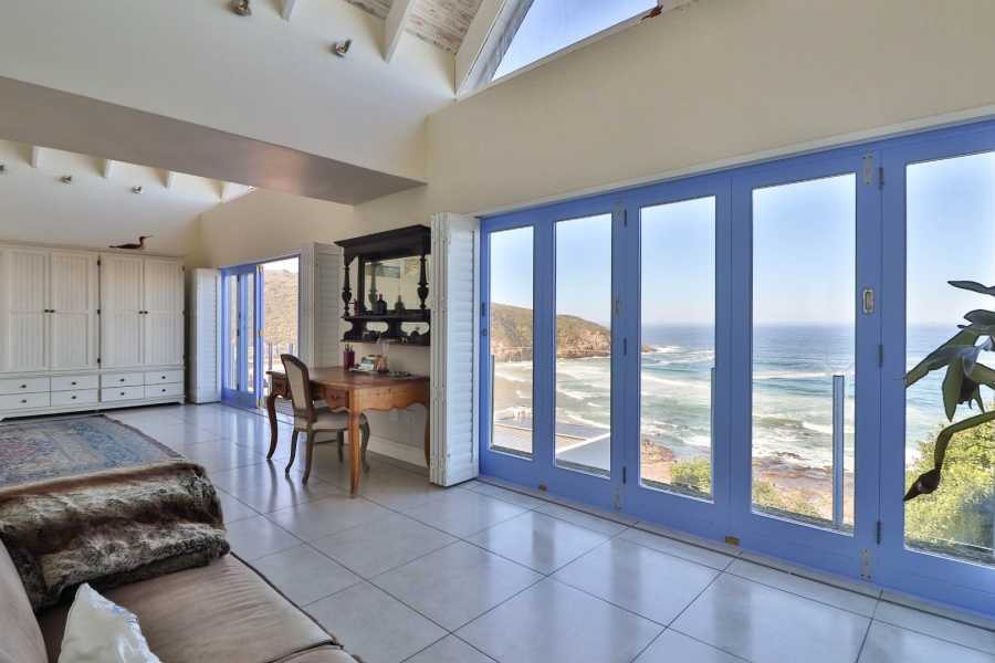 5 Bedroom Property for Sale in Herolds Bay Western Cape